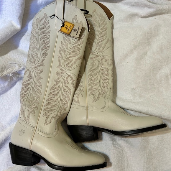 Ariat women’s Belle Stretchfit cowgirl boots- NWT🤠 - Picture 2 of 7